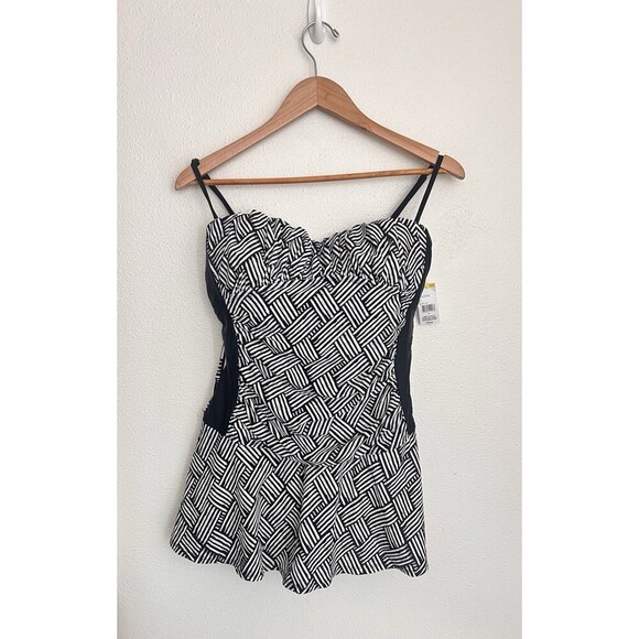 TROPICAL ESCAPE WOMENS BLACK & WHITE GEOMETRIC SKATER SWIM DRESS FLOWY SIZE 14 - Picture 1 of 3